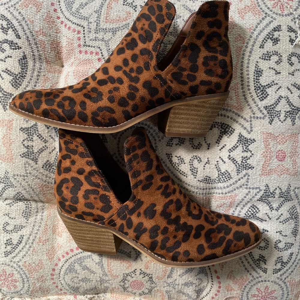Slip on leopard print bootie